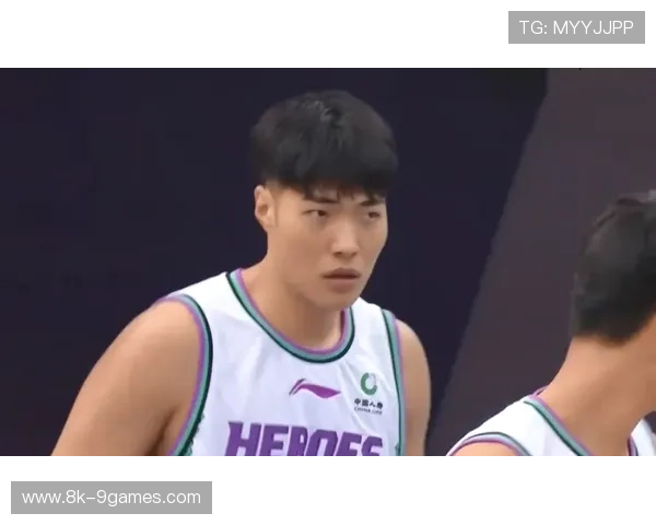 马鑫鑫关键篮板助同曦，年轻内线成长获认可。