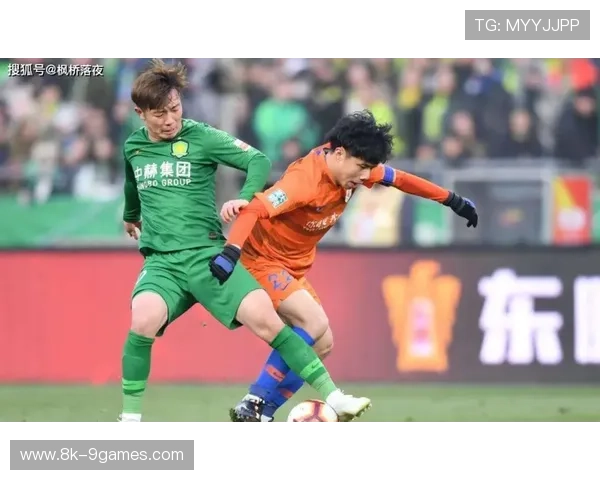 阿贾巴增重后开局稍显迟缓,马丁第二回合灵活移动一度占优